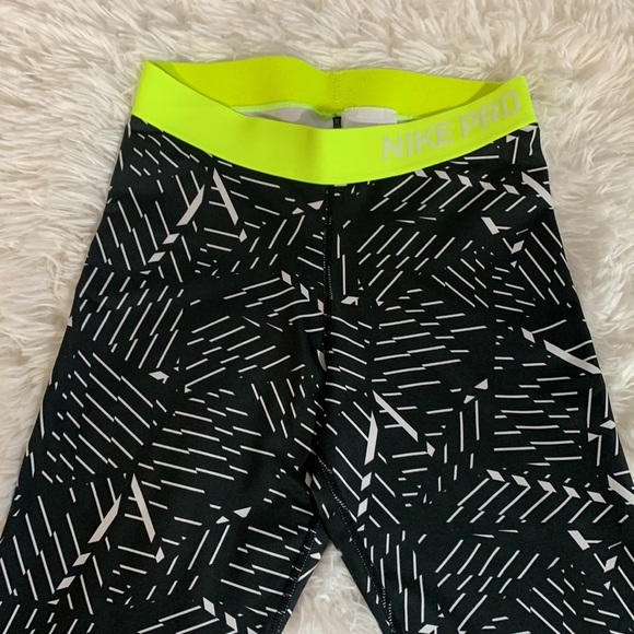 Nike Pro Black, White & Neon Green Geometric Print Cropped Leggings - Picture 2 of 8